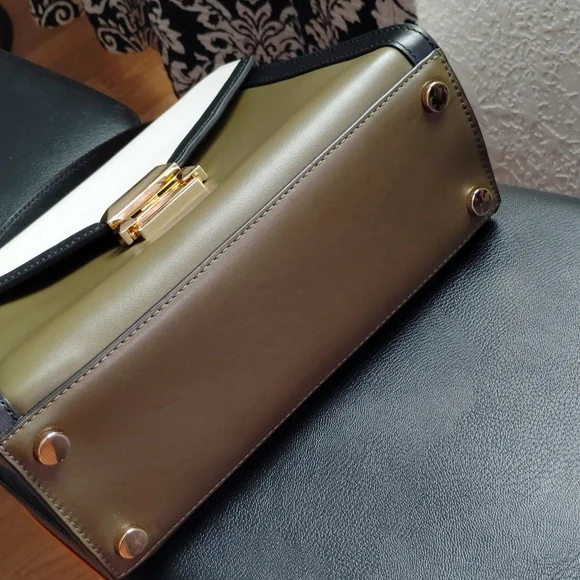 Michael Kors Crossbody Hand Bag.               💚💚 Colorblock 💚💚 - Picture 5 of 9